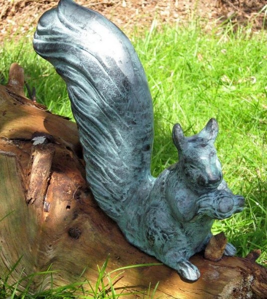 Eichhörnchen Bronzefigur