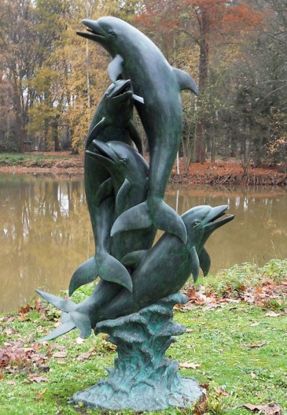 Wasserfountaine-Wasserspaier-Delphine-Gruppe-Bronzefigur